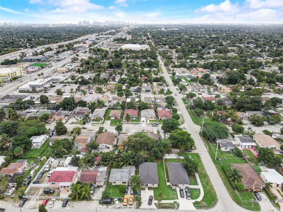 Недавно продано: $540,000 (4 спален, 2 ванн, 1443 Квадратных фут)