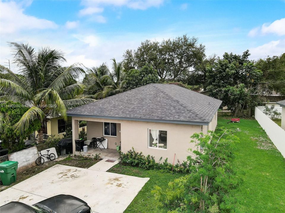 Недавно продано: $540,000 (4 спален, 2 ванн, 1443 Квадратных фут)