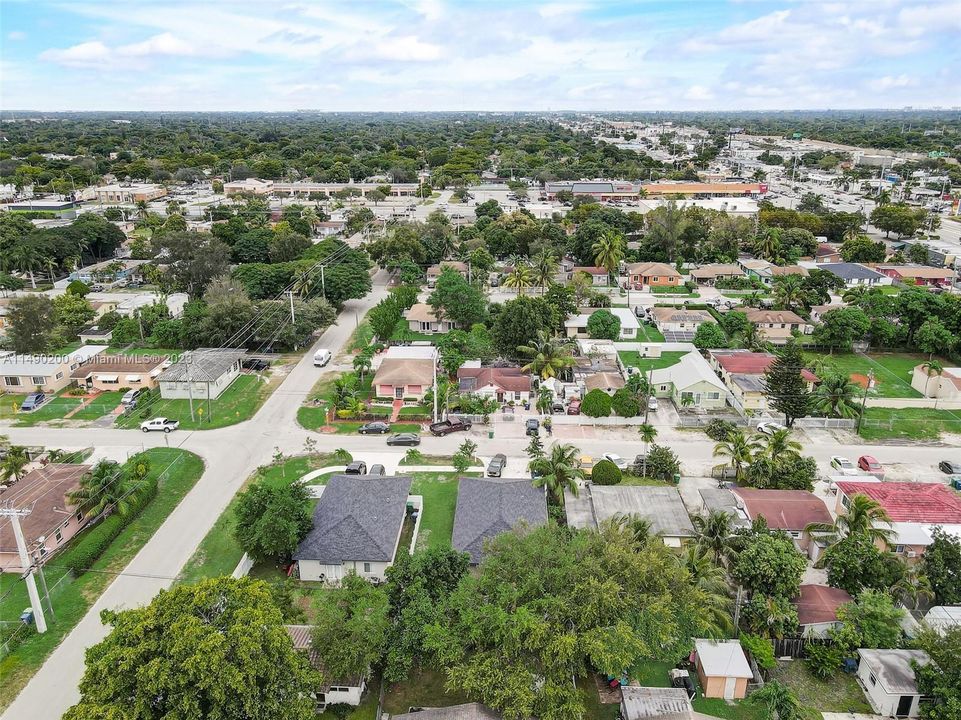 Недавно продано: $540,000 (4 спален, 2 ванн, 1443 Квадратных фут)