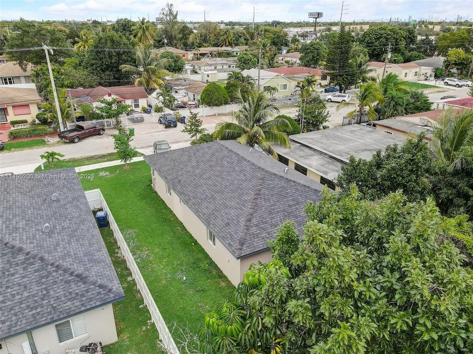 Недавно продано: $540,000 (4 спален, 2 ванн, 1443 Квадратных фут)