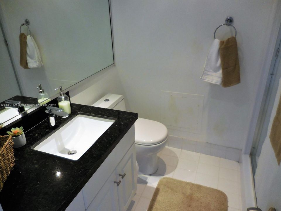 В аренду: $5,300 (2 спален, 2 ванн, 1030 Квадратных фут)