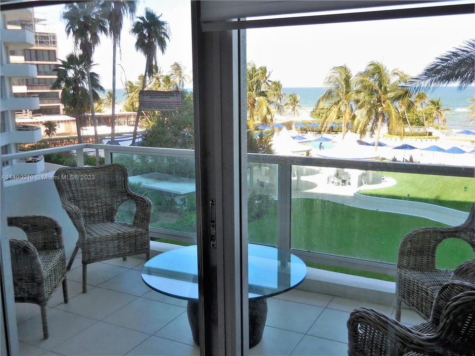 В аренду: $5,300 (2 спален, 2 ванн, 1030 Квадратных фут)