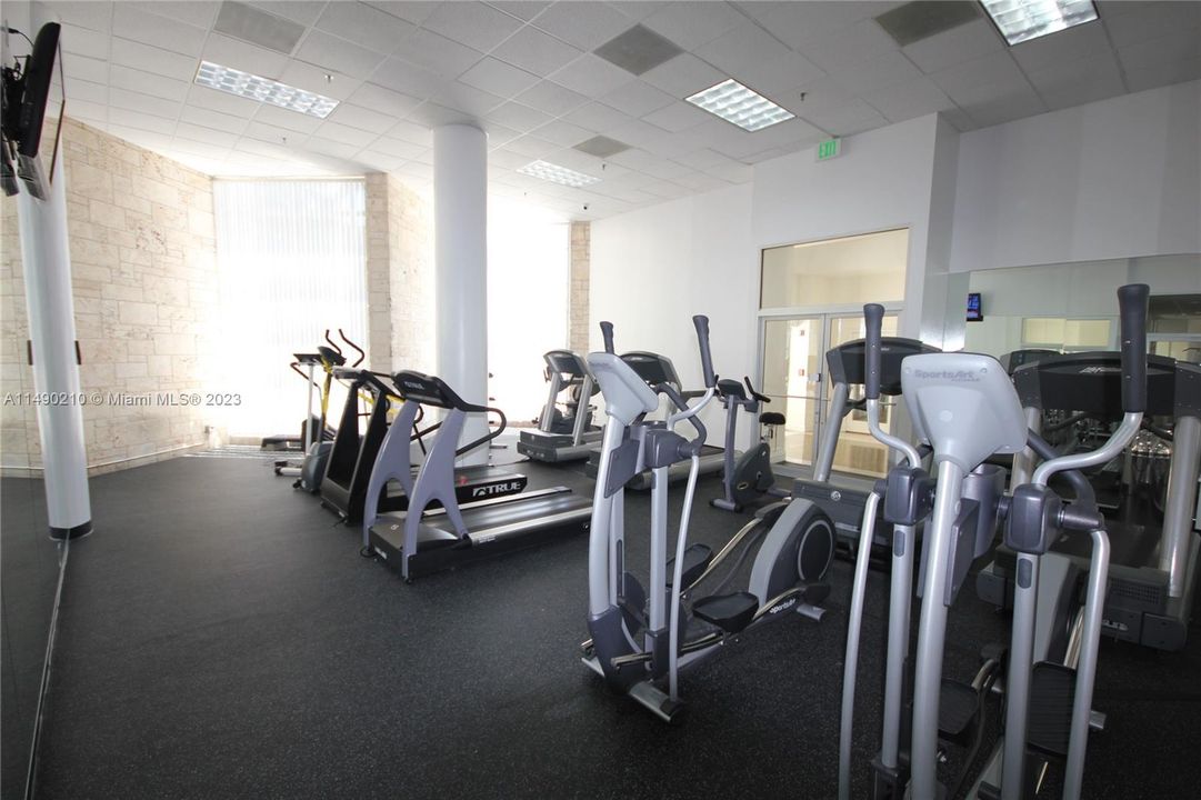 В аренду: $5,300 (2 спален, 2 ванн, 1030 Квадратных фут)