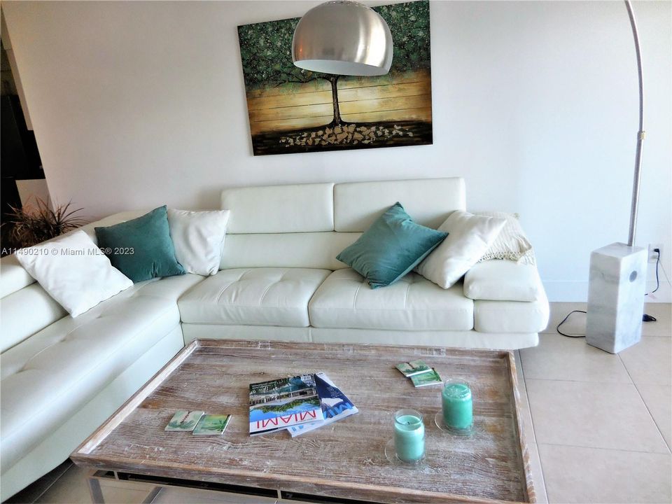 В аренду: $5,300 (2 спален, 2 ванн, 1030 Квадратных фут)