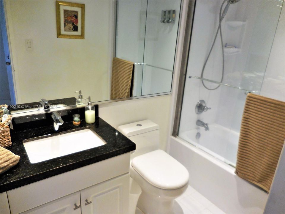 В аренду: $5,300 (2 спален, 2 ванн, 1030 Квадратных фут)