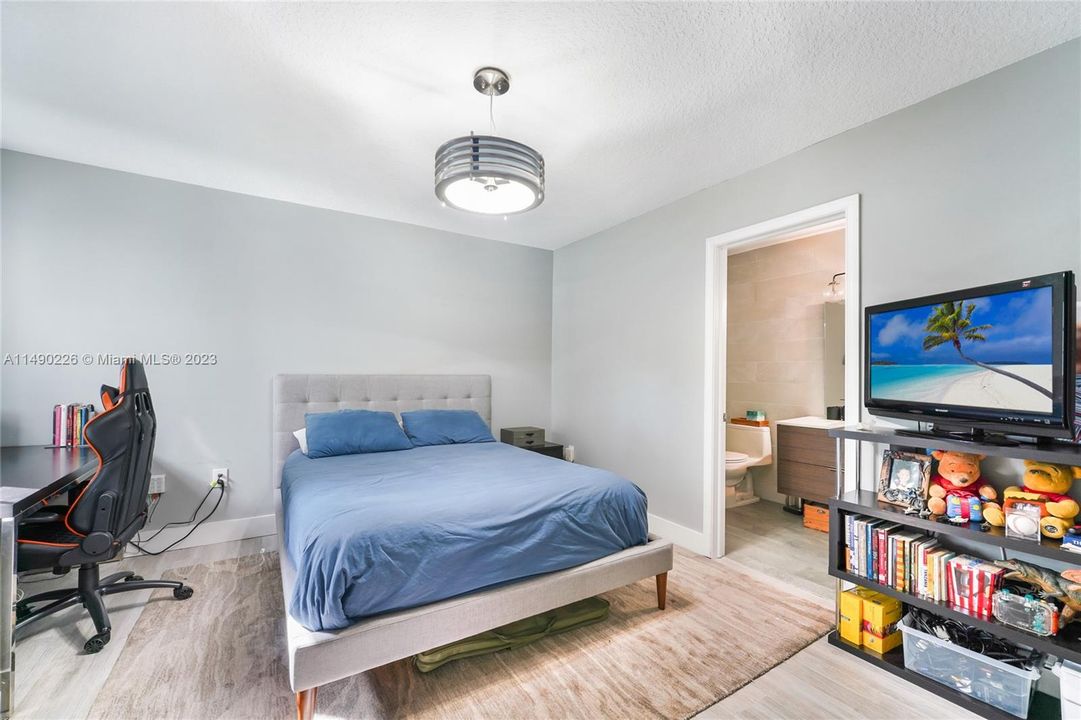 Recently Rented: $9,990 (4 beds, 4 baths, 2954 Square Feet)