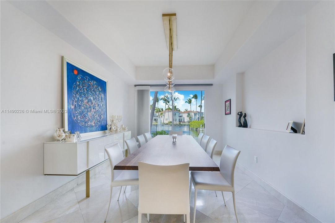 Recently Rented: $9,990 (4 beds, 4 baths, 2954 Square Feet)