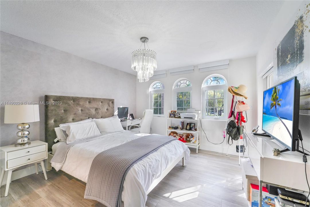 Recently Rented: $9,990 (4 beds, 4 baths, 2954 Square Feet)