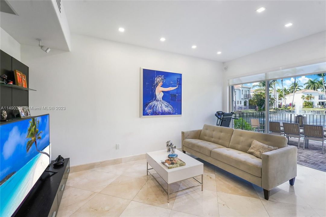 Recently Rented: $9,990 (4 beds, 4 baths, 2954 Square Feet)