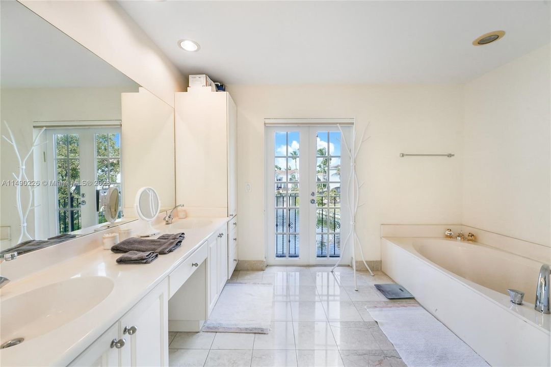 Recently Rented: $9,990 (4 beds, 4 baths, 2954 Square Feet)