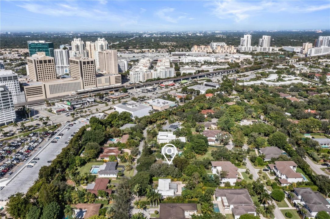 Recently Sold: $1,275,000 (4 beds, 3 baths, 2576 Square Feet)