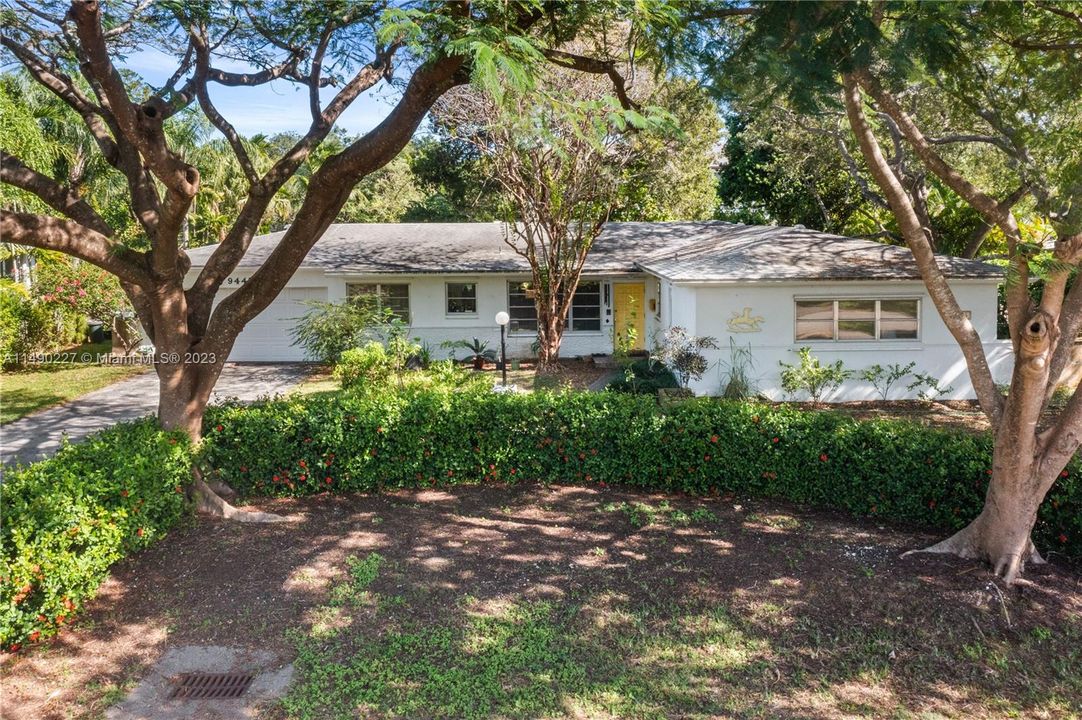 Recently Sold: $1,275,000 (4 beds, 3 baths, 2576 Square Feet)