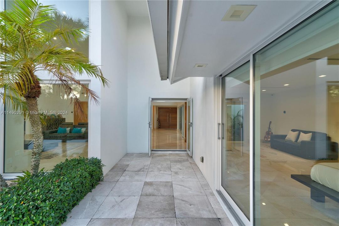 Active With Contract: $2,750,000 (5 beds, 4 baths, 0 Square Feet)