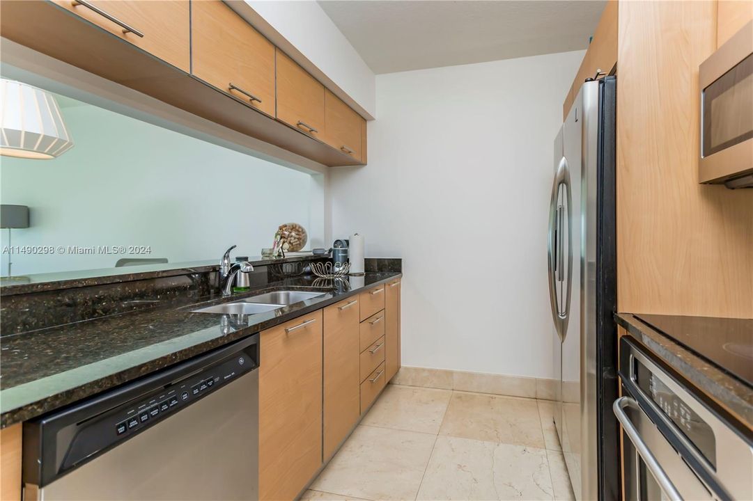 Недавно продано: $435,000 (1 спален, 1 ванн, 775 Квадратных фут)