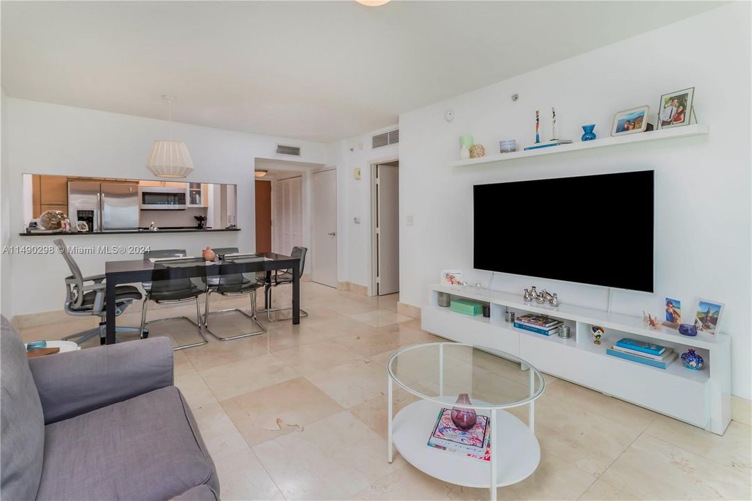 Недавно продано: $435,000 (1 спален, 1 ванн, 775 Квадратных фут)