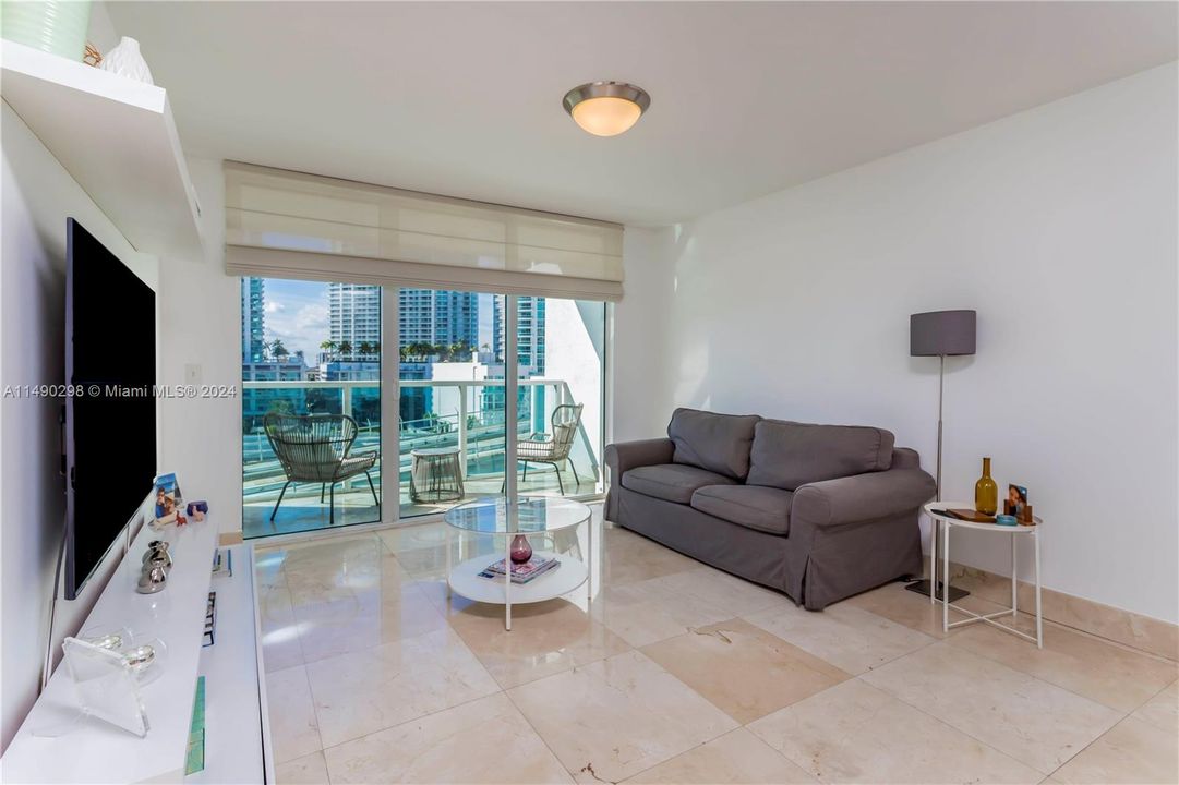 Недавно продано: $435,000 (1 спален, 1 ванн, 775 Квадратных фут)