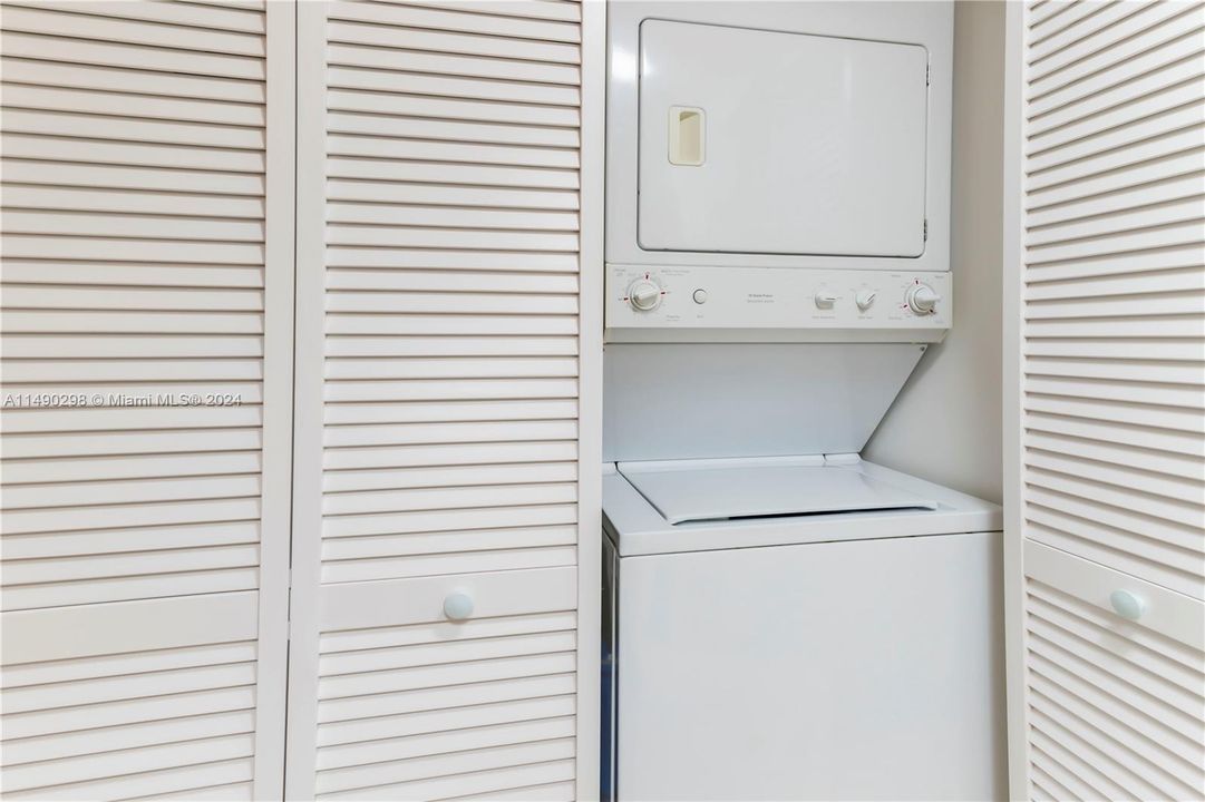 Недавно продано: $435,000 (1 спален, 1 ванн, 775 Квадратных фут)