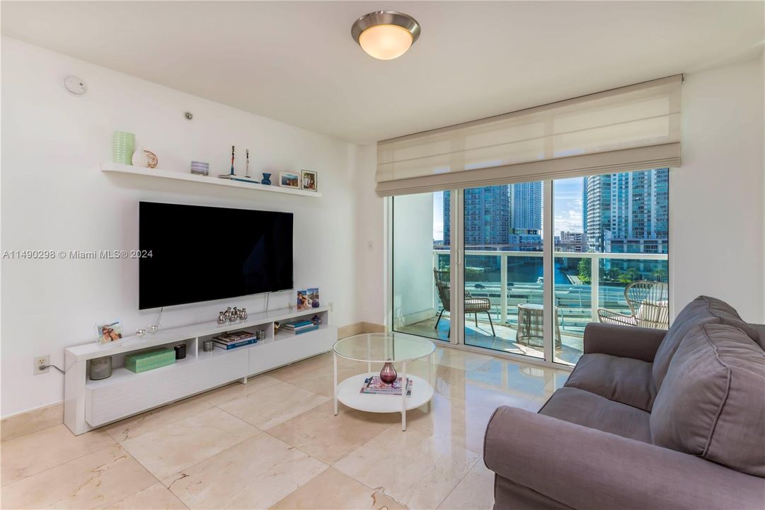 Недавно продано: $435,000 (1 спален, 1 ванн, 775 Квадратных фут)