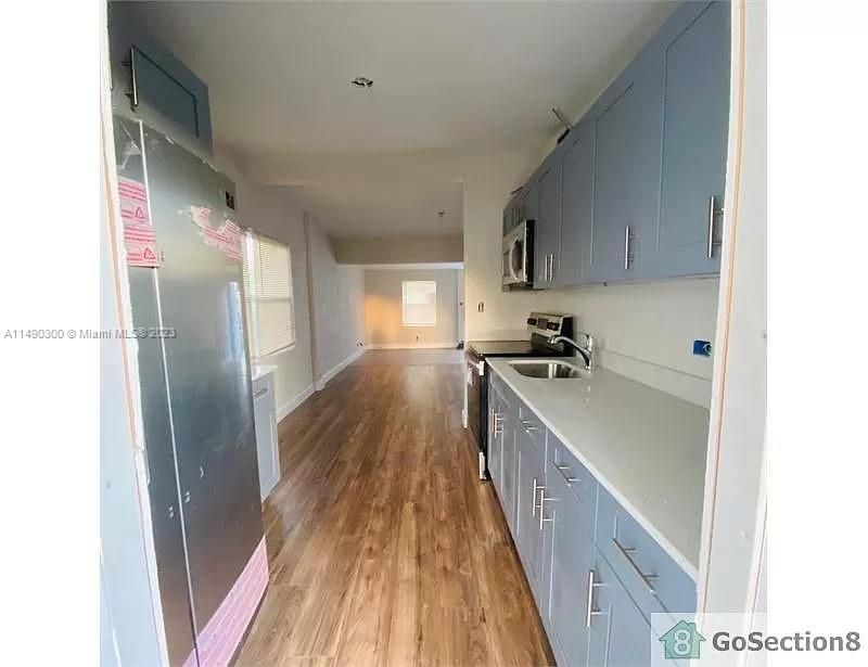 Recently Sold: $299,900 (3 beds, 1 baths, 918 Square Feet)