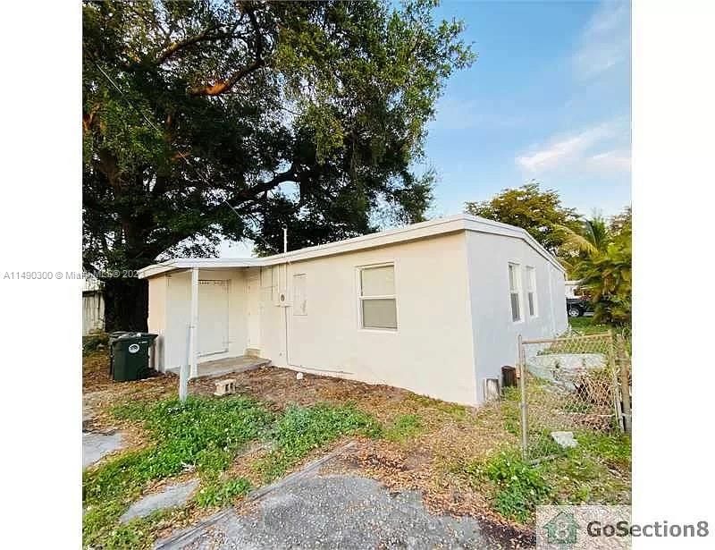 Recently Sold: $299,900 (3 beds, 1 baths, 918 Square Feet)