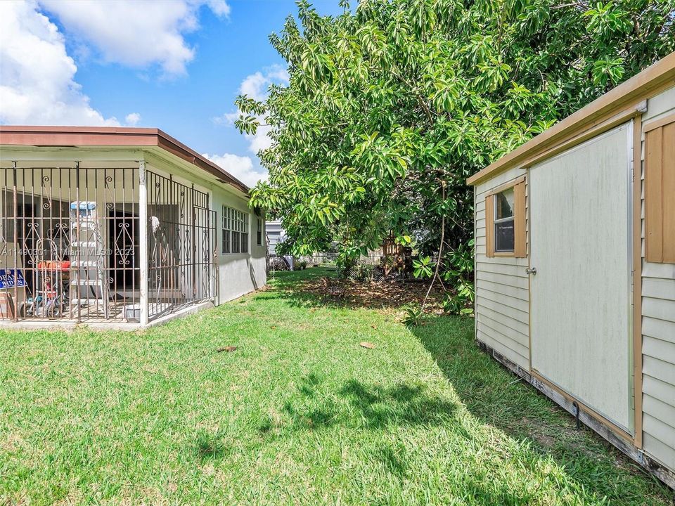 Recently Sold: $435,000 (3 beds, 2 baths, 1370 Square Feet)