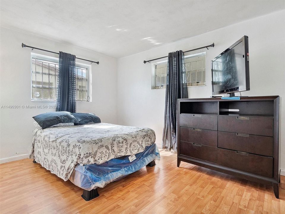 Recently Sold: $435,000 (3 beds, 2 baths, 1370 Square Feet)