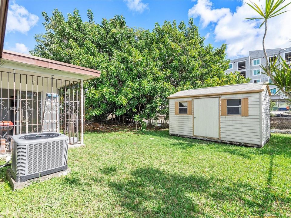 Recently Sold: $435,000 (3 beds, 2 baths, 1370 Square Feet)