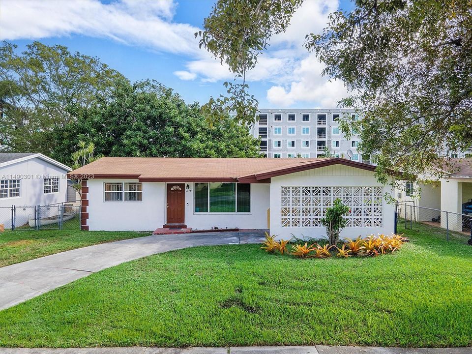 Recently Sold: $435,000 (3 beds, 2 baths, 1370 Square Feet)