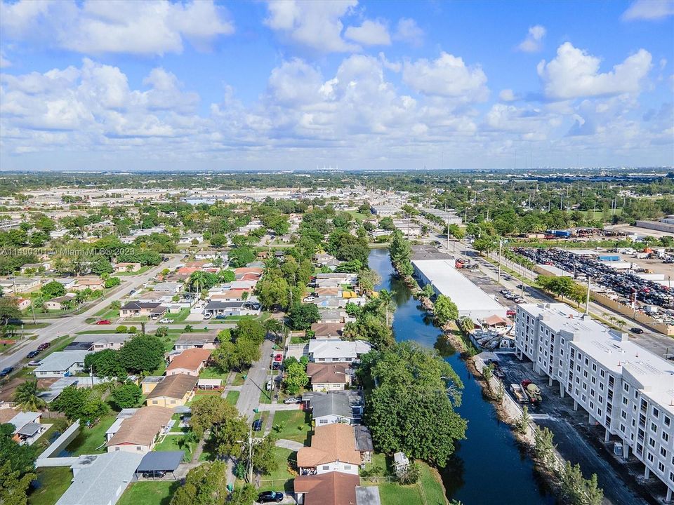 Recently Sold: $435,000 (3 beds, 2 baths, 1370 Square Feet)