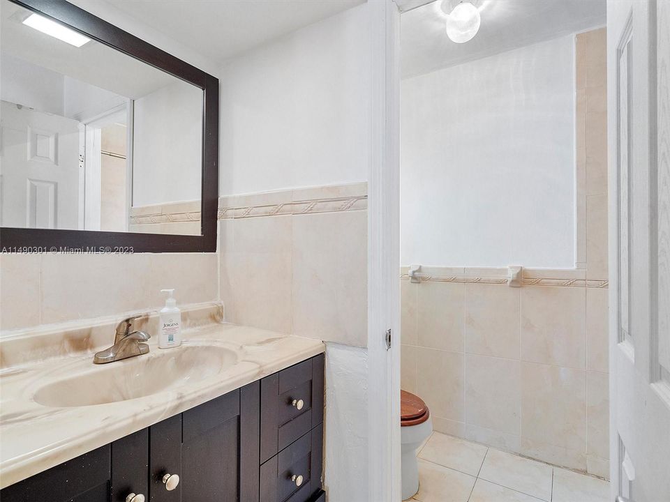 Recently Sold: $435,000 (3 beds, 2 baths, 1370 Square Feet)