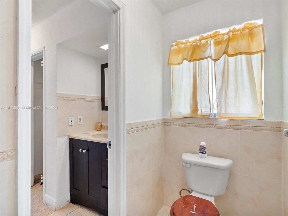 Recently Sold: $435,000 (3 beds, 2 baths, 1370 Square Feet)