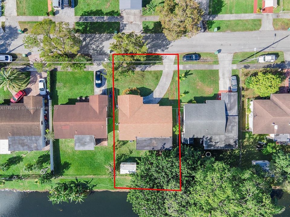 Recently Sold: $435,000 (3 beds, 2 baths, 1370 Square Feet)