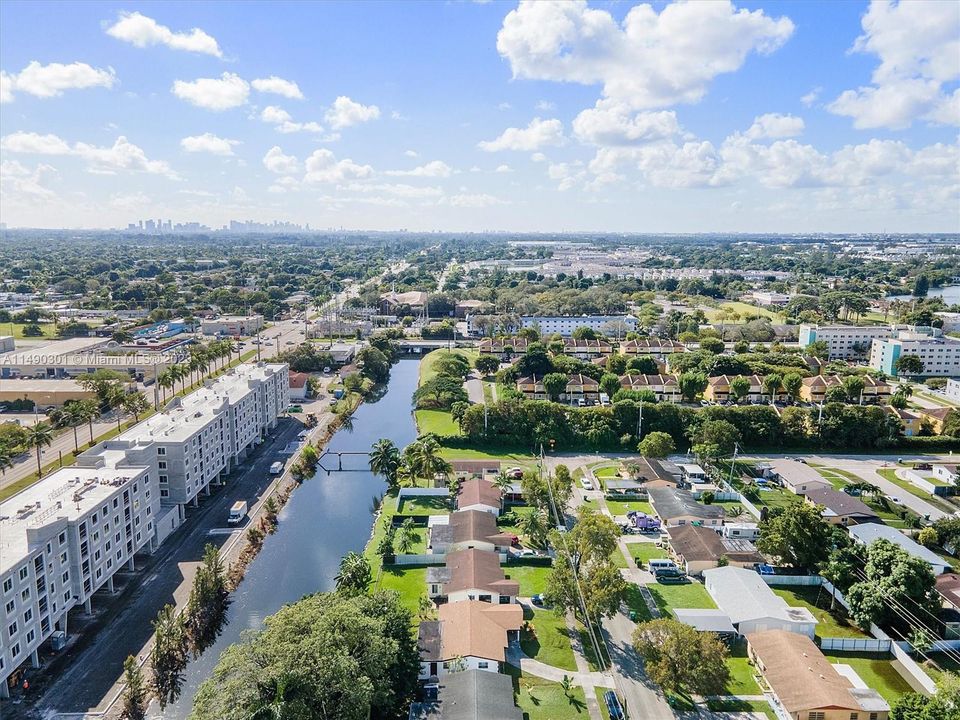 Recently Sold: $435,000 (3 beds, 2 baths, 1370 Square Feet)