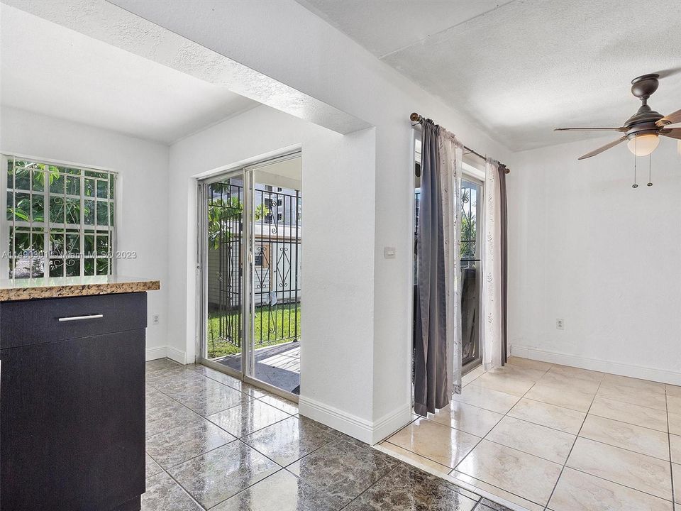 Recently Sold: $435,000 (3 beds, 2 baths, 1370 Square Feet)