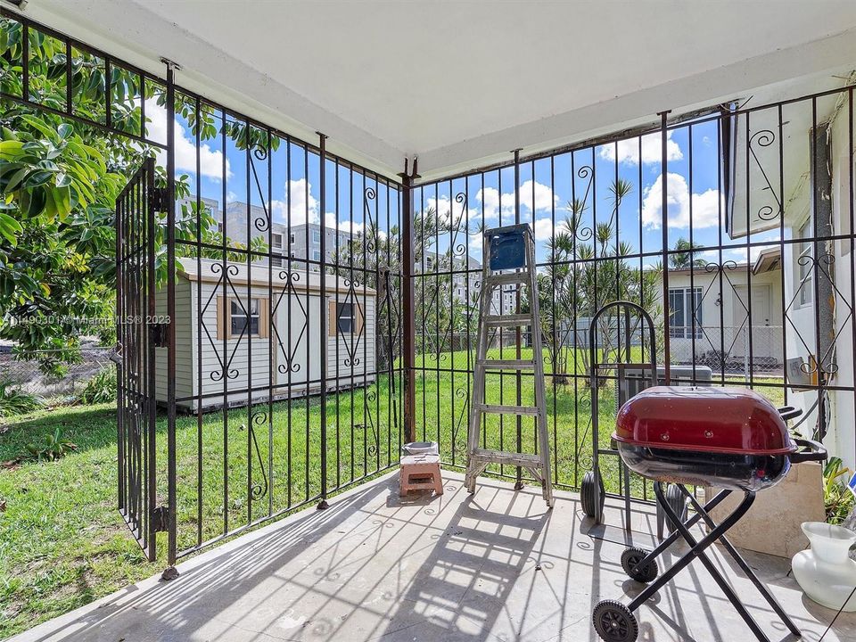 Recently Sold: $435,000 (3 beds, 2 baths, 1370 Square Feet)