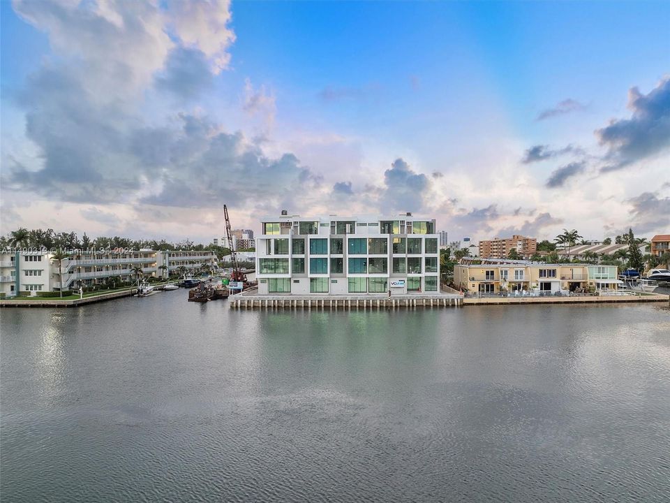 For Sale: $2,759,500 (4 beds, 4 baths, 3375 Square Feet)