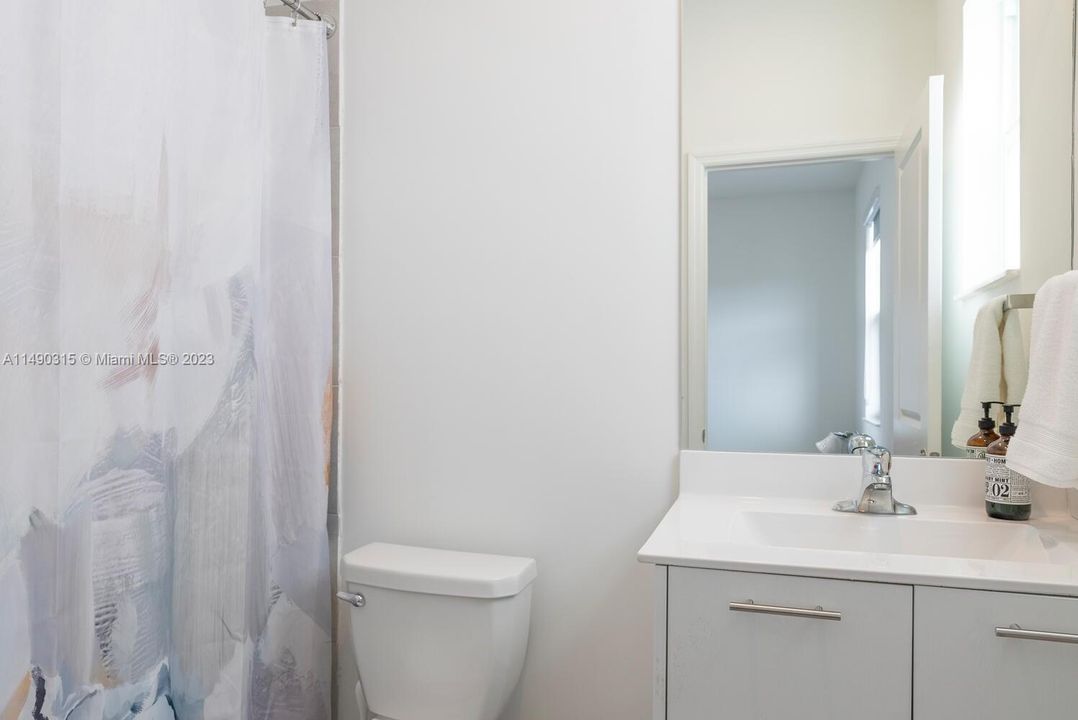 Recently Sold: $479,999 (3 beds, 3 baths, 1328 Square Feet)