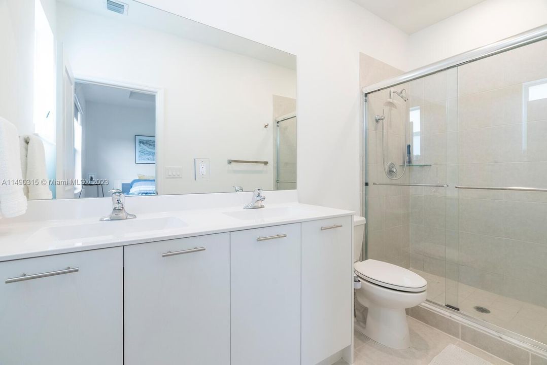 Recently Sold: $479,999 (3 beds, 3 baths, 1328 Square Feet)