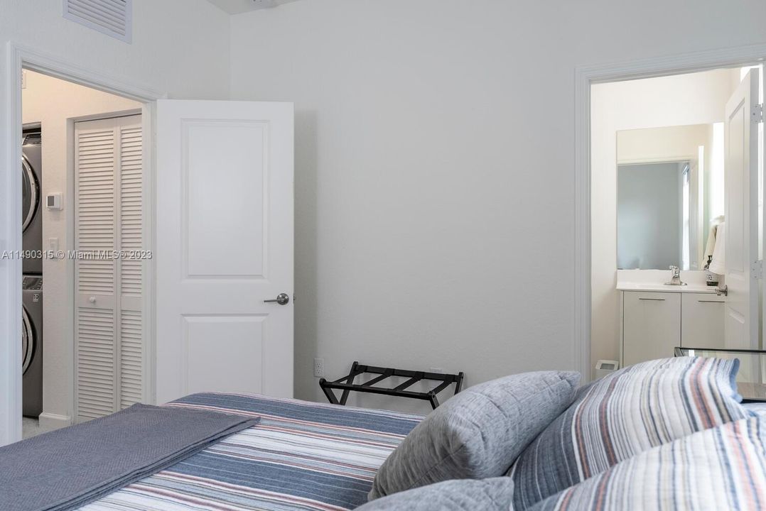 Recently Sold: $479,999 (3 beds, 3 baths, 1328 Square Feet)