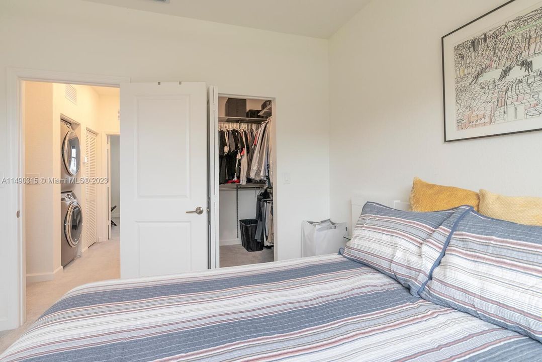 Recently Sold: $479,999 (3 beds, 3 baths, 1328 Square Feet)