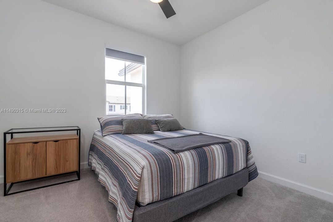 Recently Sold: $479,999 (3 beds, 3 baths, 1328 Square Feet)