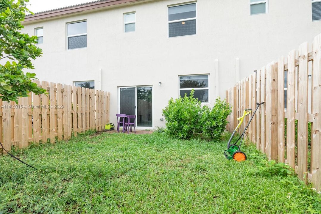 Recently Sold: $479,999 (3 beds, 3 baths, 1328 Square Feet)