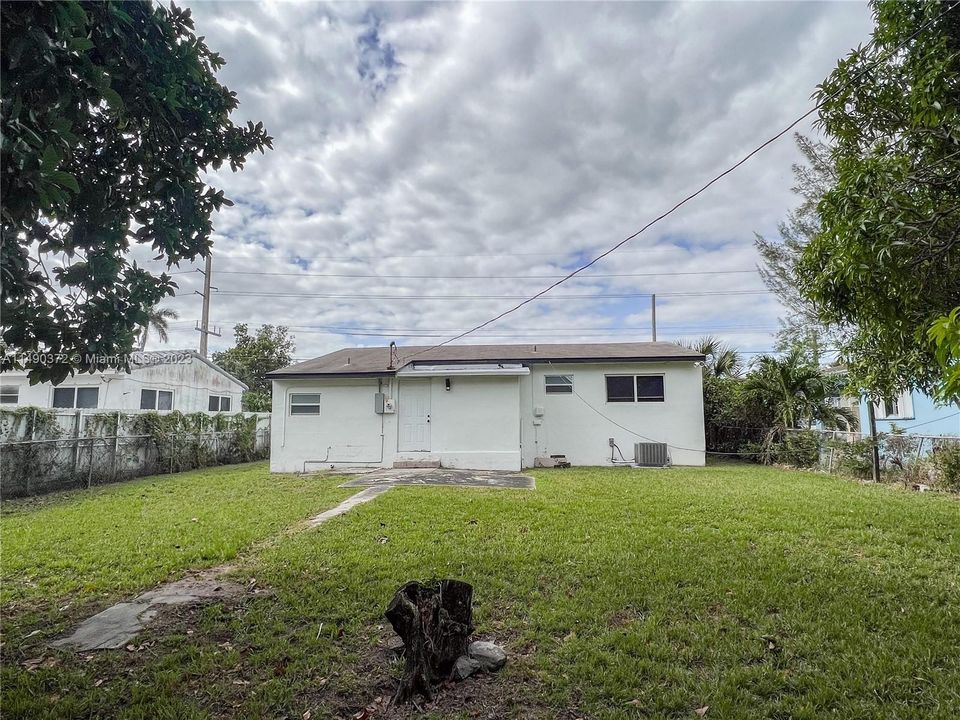 Recently Sold: $459,000 (3 beds, 2 baths, 1342 Square Feet)