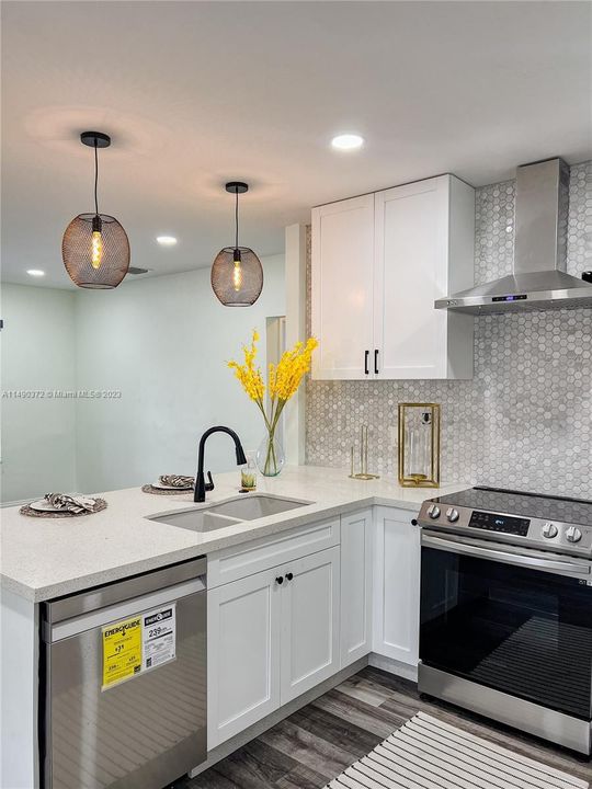 Recently Sold: $459,000 (3 beds, 2 baths, 1342 Square Feet)