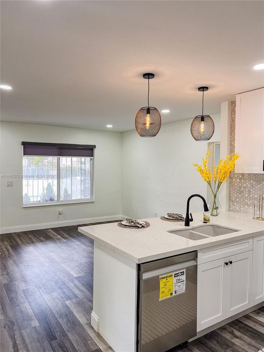 Recently Sold: $459,000 (3 beds, 2 baths, 1342 Square Feet)