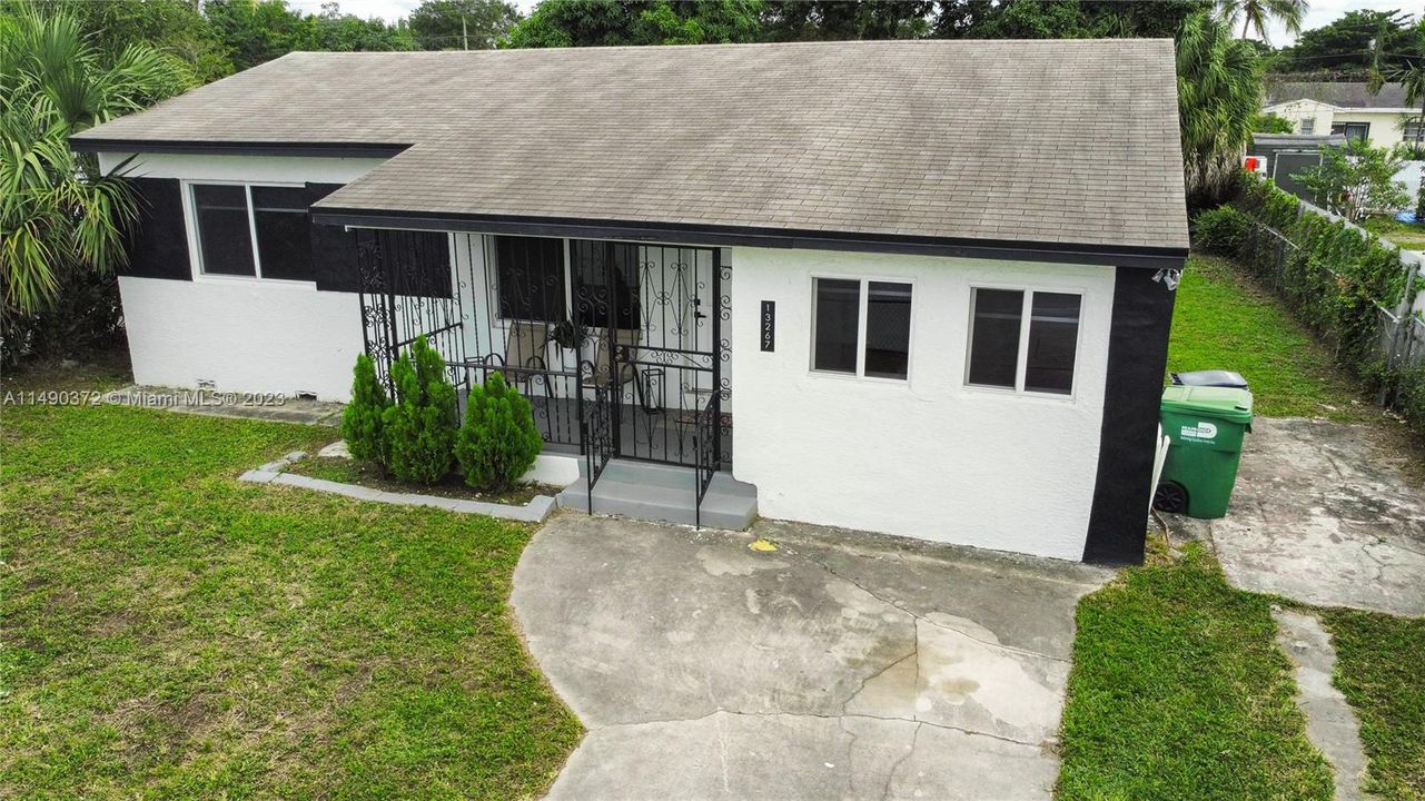 Recently Sold: $459,000 (3 beds, 2 baths, 1342 Square Feet)