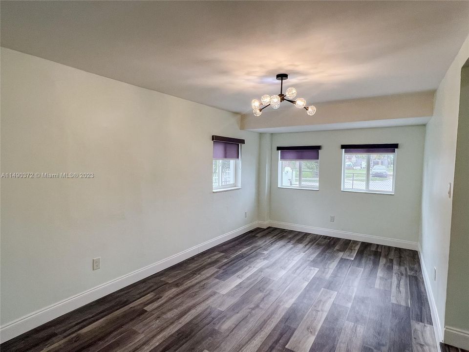 Recently Sold: $459,000 (3 beds, 2 baths, 1342 Square Feet)