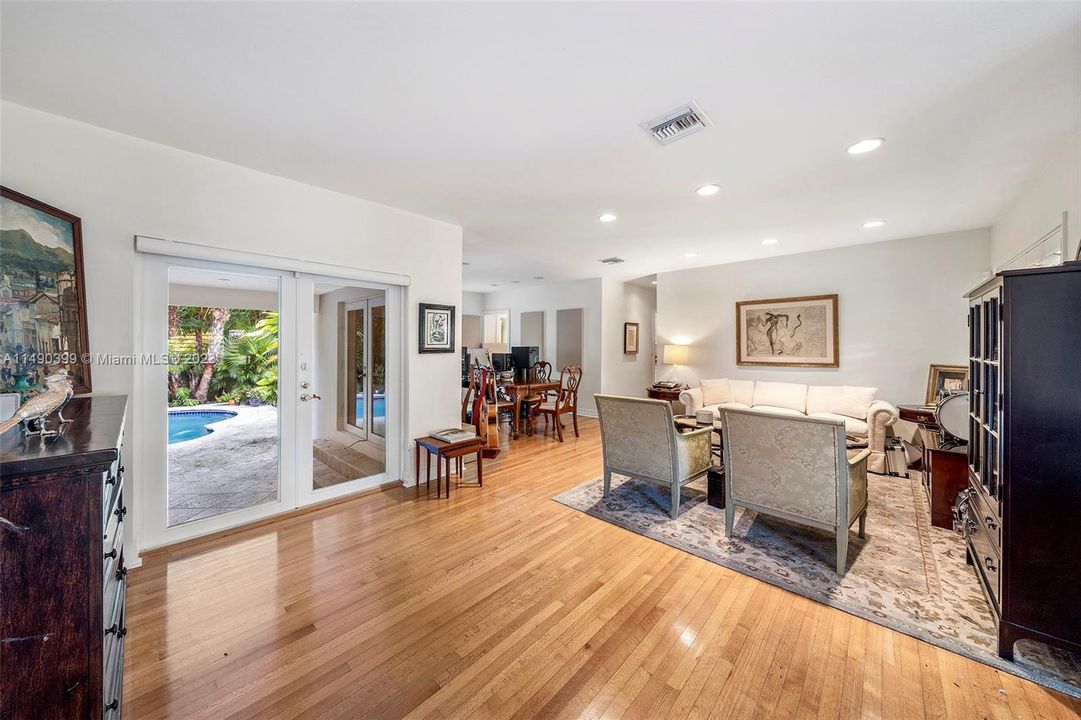 Недавно продано: $2,195,000 (3 спален, 2 ванн, 2070 Квадратных фут)