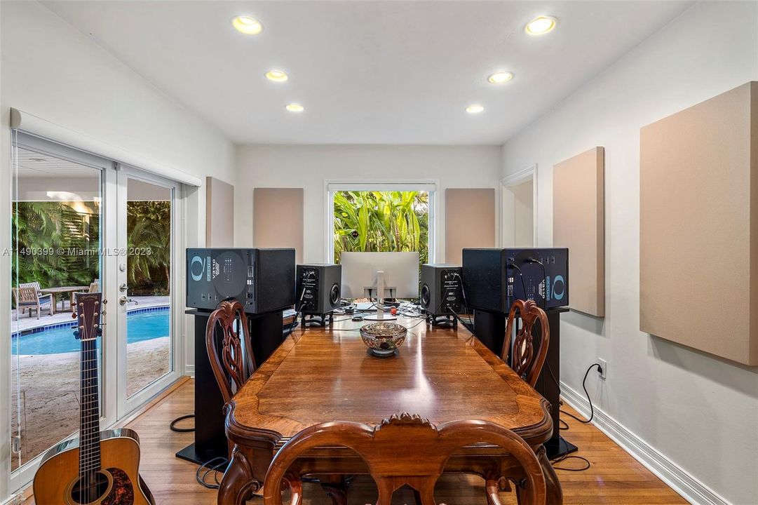 Недавно продано: $2,195,000 (3 спален, 2 ванн, 2070 Квадратных фут)