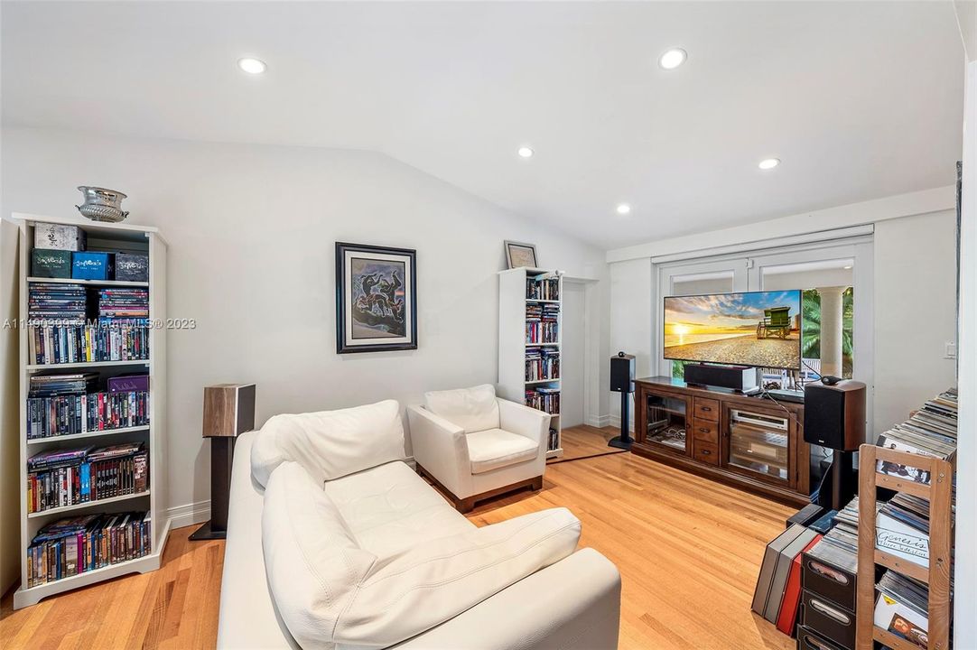 Недавно продано: $2,195,000 (3 спален, 2 ванн, 2070 Квадратных фут)